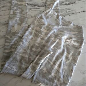 Alphalete Leggings (white/grey camo)